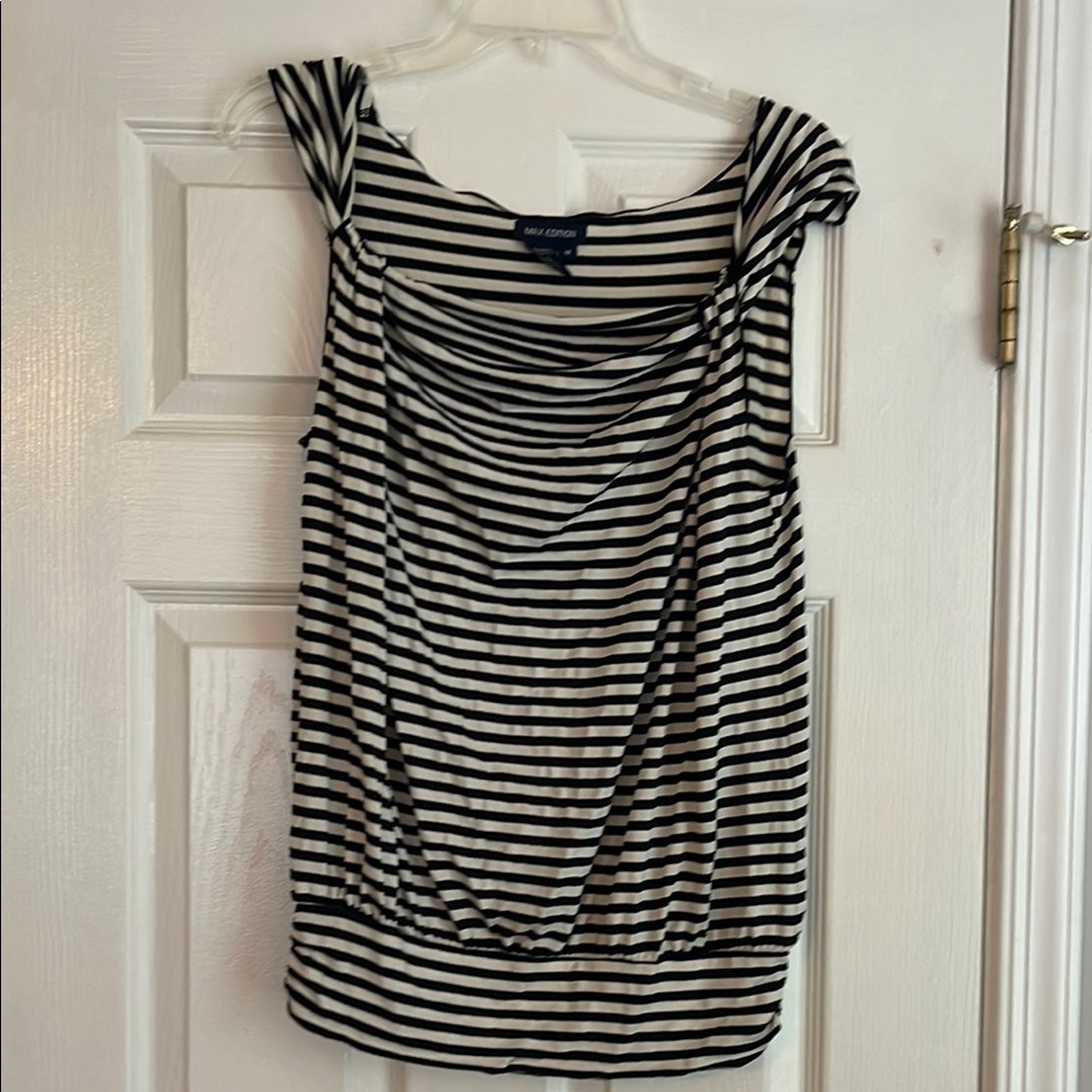 Max Edition Black and White Striped Women's Fashion Sleeveless Top
